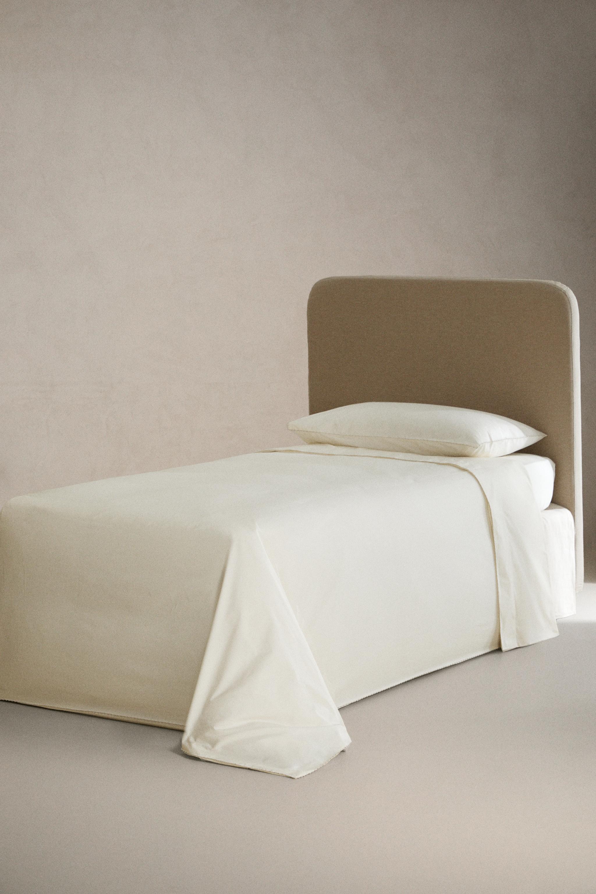 FLAT SHEET WITH EMBROIDERED TRIM